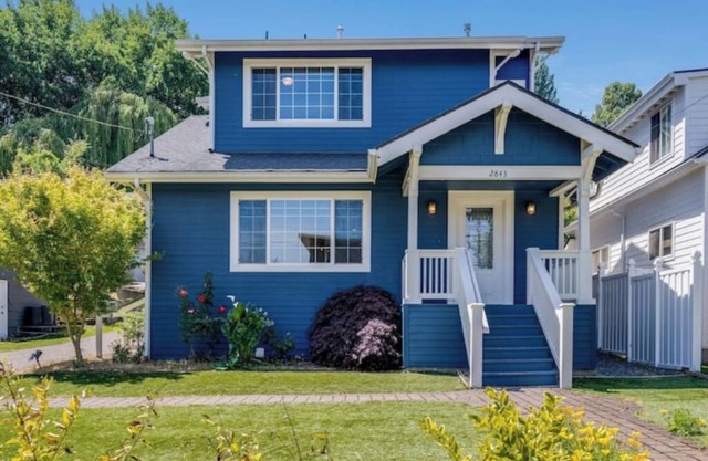 Renovated Magnolia 5 BR Home w/ Outdoor Space