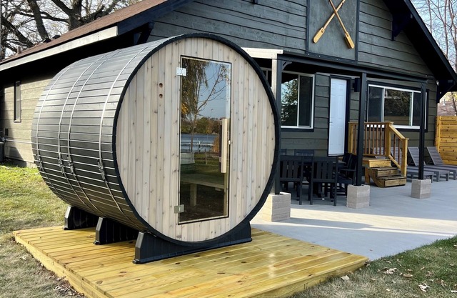 Renovated Modern Lake Front Oasis/ Dog Friendly w/ fenced in area
