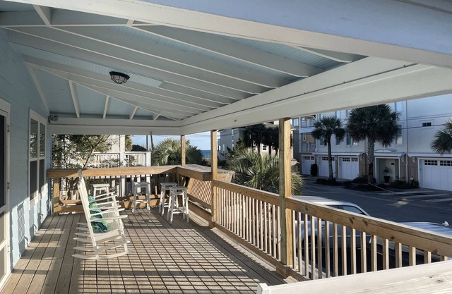 Renovated Oceanview House;10sec walk to beach; 2min walk to bars, food, shops!