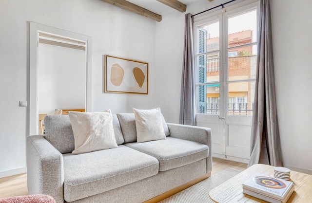 Renovated Sarrià 3br w/ Balcony, by Blueground
