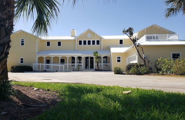 Renovated Spacious Beach House-Steps from the Beach!