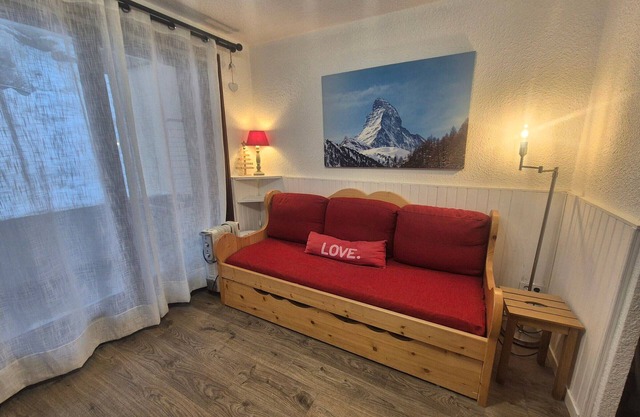 Studio rénové avec balcon aux pieds des pistes, WiFi, animaux permis