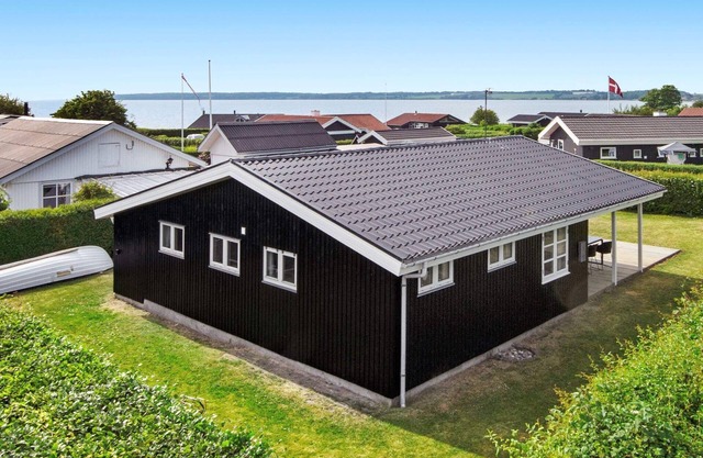 Retraite Renovee en Bord de l Eau-By Traum