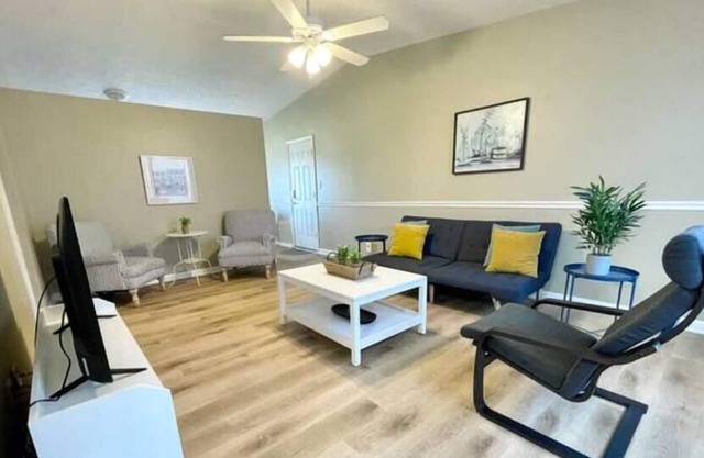 *RENT 2 HOMES* 6 Bedrooms, 3.5ba, Sleeps 18!