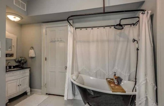 Rent a whole Inn! The Inn on Elm 6 beds/5 baths.