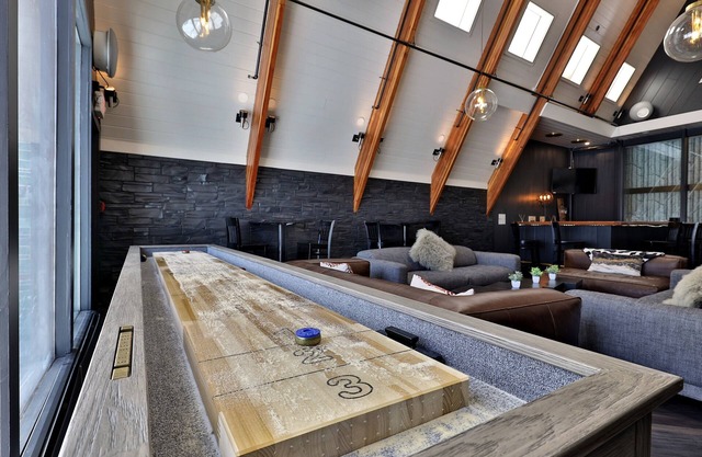 Rent An Inn! Takeover The Birch Ridge W/ Your Group. Mountain Lodge: 11 Rooms, Bar, Fireplace. 28ppl 11 Bedroom Home