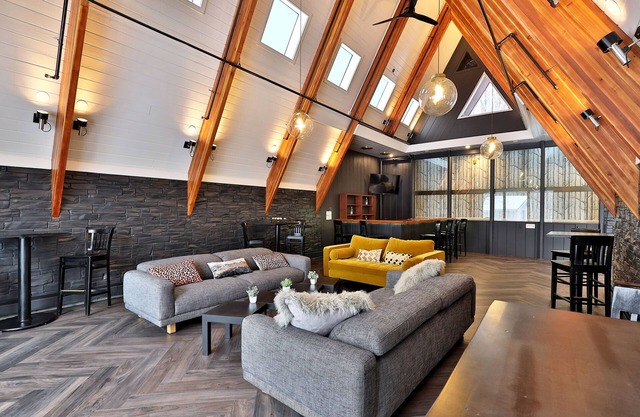 Rent An Inn! Takeover the Birch Ridge Mountain Lodge: 11 Rooms, Bar, Fireplace. 28 ppl. Event space.