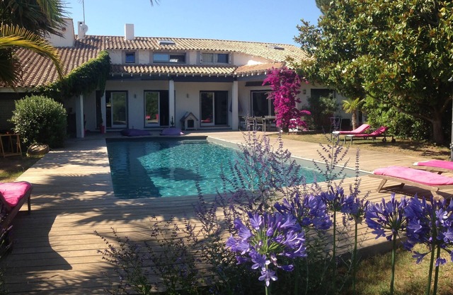 Loue Villa moderne de 300 M2 Grande piscine bio UV chauffée Jardin 1200m2