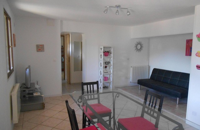 LOCATION GITE DESSOUS DE VILLA
