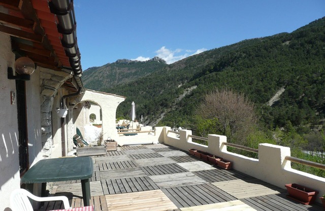 Location dans résidence (ancienne bergerie) avec piscine et tennis