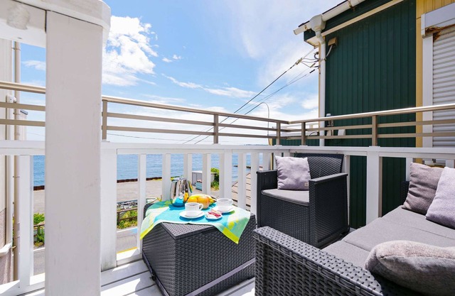 Moon pathLuxurious private spawooden bath, saunaOceanfront Villa Hale Kahakai