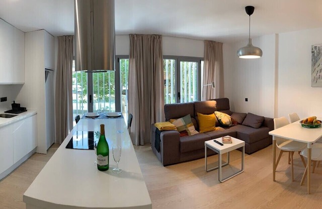 RentalSevilla Charming apartment next to Gran Plaza