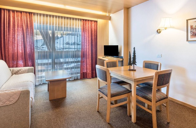 "Residence Anda Appartamento 51" with Views of the Dolomite Peaks, Shared Indoor Pool & Jacuzzi