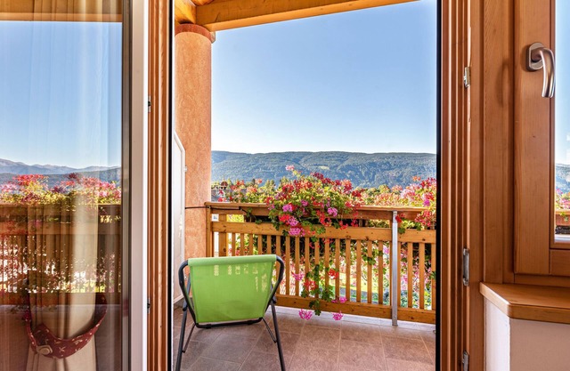 Résidence Diana Appartement 303 avec vue sur les montagnes, balcon et Wi-Fi.