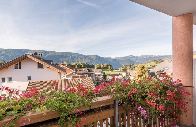 Résidence Diana Appartement 201 avec vue sur les montagnes, balcon et Wi-Fi.