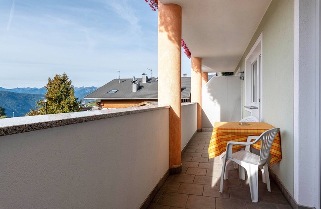 Résidence Diana Appartement 102 avec vue sur les montagnes, balcon et Wi-Fi.