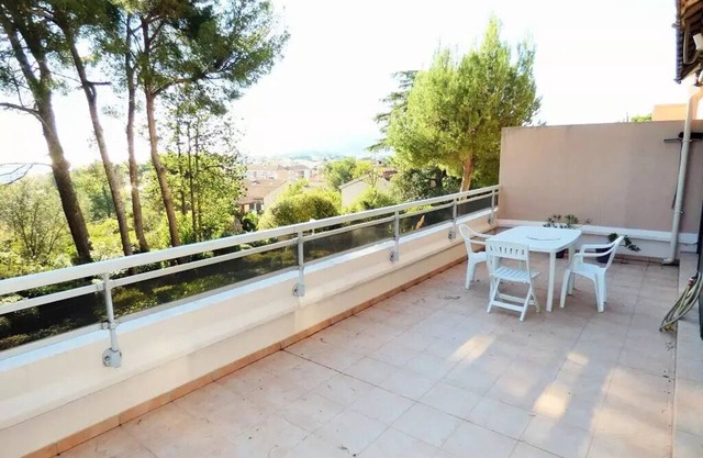Grande terrasse de 30 m² avec vue mer ! Parking privatif.