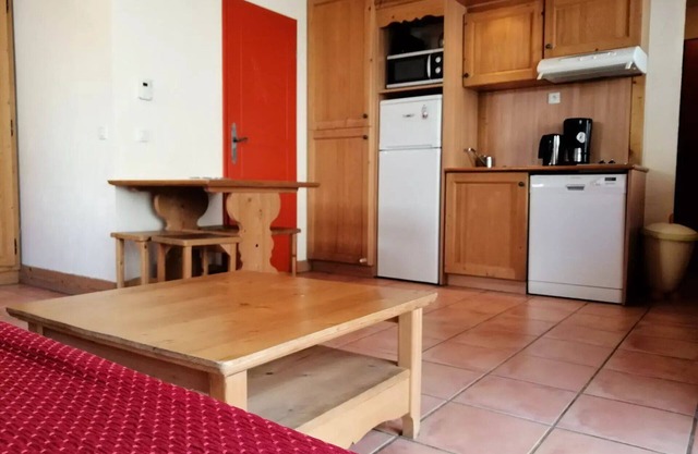 Grand studio 4 pax style montagne, avec balcon, au coeur des alpages, Pra Loup