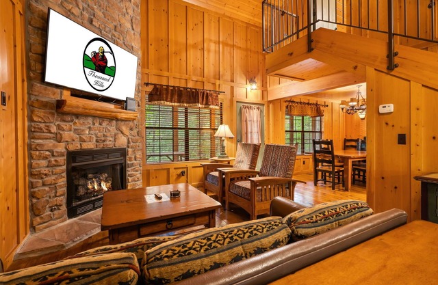 Resort Cabin | 2 Kings, Jetted Tub, Near Branson Strip