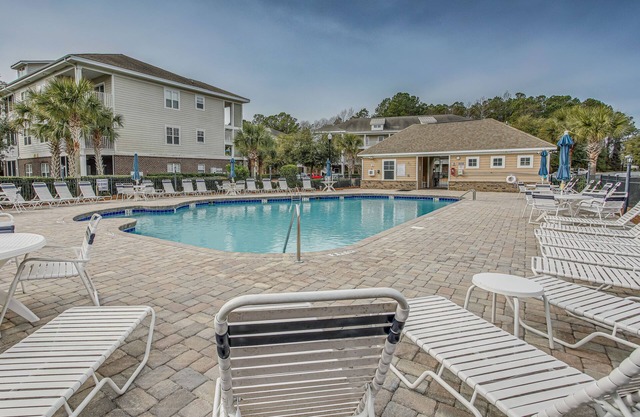 Resort Condo w/ Pool Access Near Barefoot Landing!
