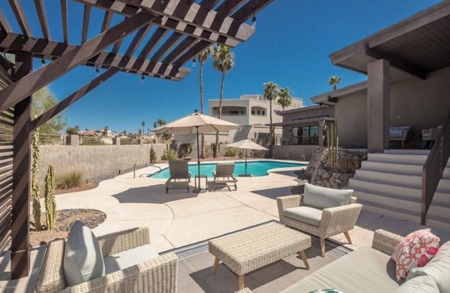 Resort-like 3 Bedroom with Casita with Amazing Pool, Yard, & 2 Large Driveways