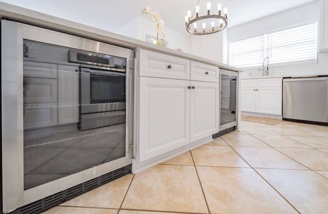 Resort-like Getaway! 4BR/3BA - 10 Mins from Beach!