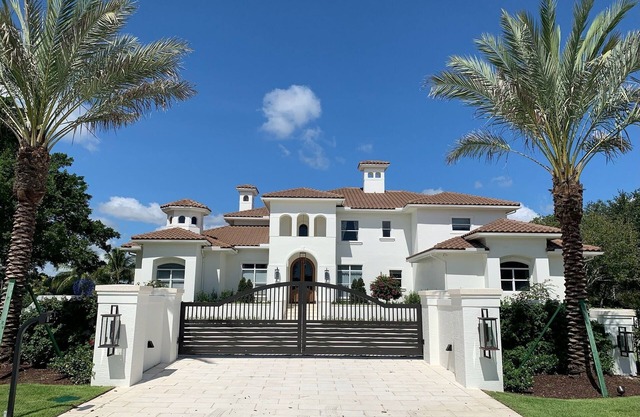 Resort Luxury, Palm Beach Lifestyle, all amenities included!