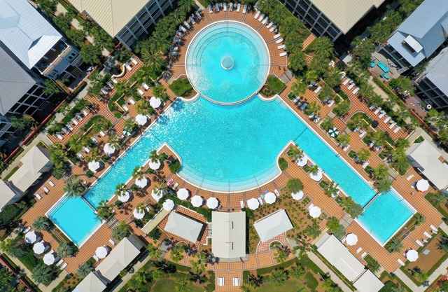 Resort Pool, Tram to Private Beach, 2 Living Rooms