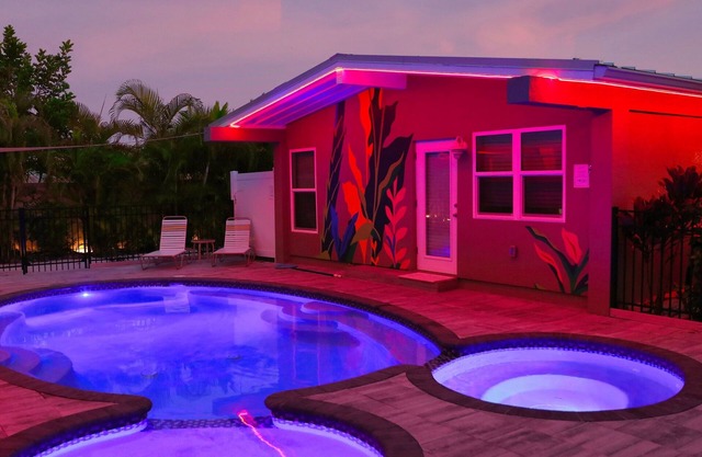 Resort-Style Ground Floor Suite Heated Pool/Spa 🐢