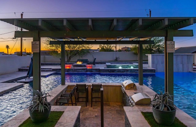 Resort Style Home | Swim Up Bar | Spa | Firepit