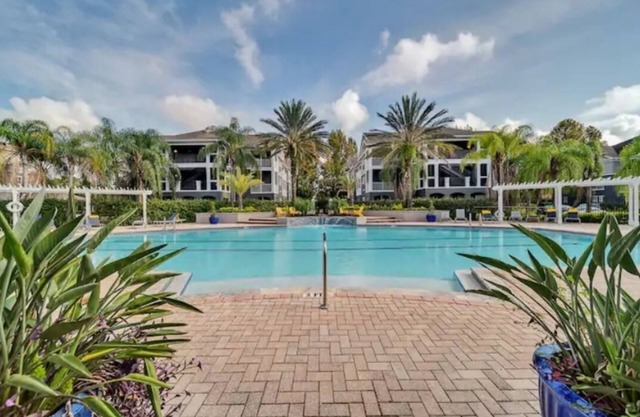 Resort style / King Bed / Modern/ Pickleball