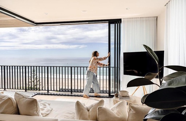 Resort Style Ocean Front Apartment Palm Beach