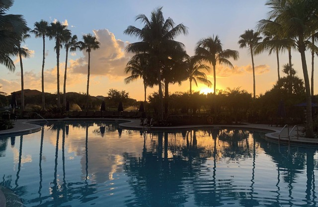 RESORT STYLE POOLS, TIKI BAR, TENNIS COURTS, MOVIE THEATER, GYM & MORE!