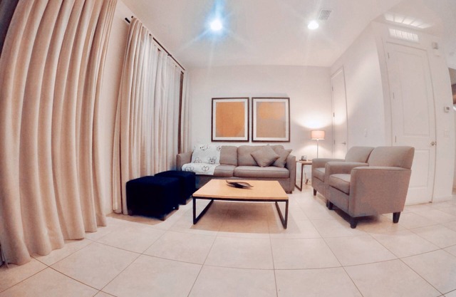 Resort Townhouse 2BR 2.5BA 5 mi from Disney World❣
