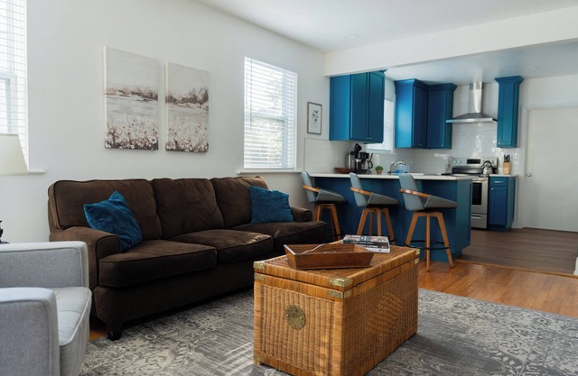 Rest Easy : King Bed : Downtown & Ft. Jackson 2Bd 1Bth