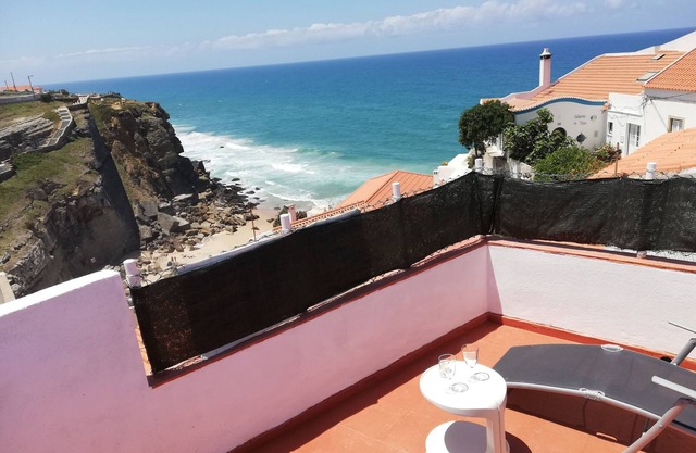 Repos dans une maison rurale au bord de la mer // Repos dans une maison rurale près de la mer