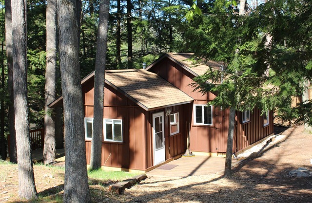 Cottage reposant pour 4 sur le lac George près de Traverse Cit