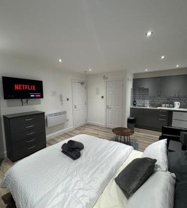 Restoa Stay Modern Studio WiFi Parking Ensuite