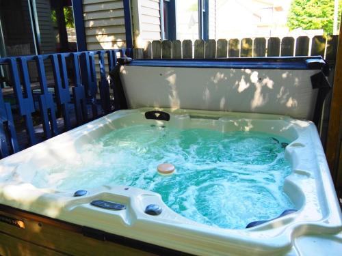 Restoration - Private Spa And Great Location!