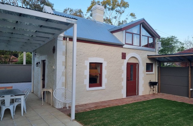 Restored 1860 Cottage 500 meters from the beach with transport at doorstep