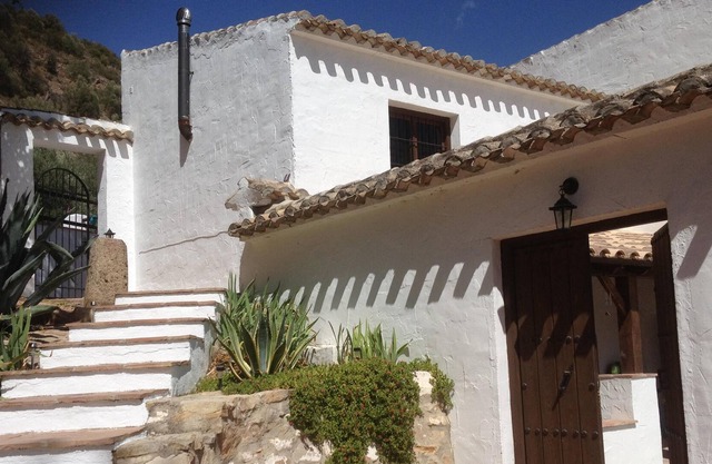 Finca restaurée avec piscine privée située dans les oliveraies à proximité d'un petit village
