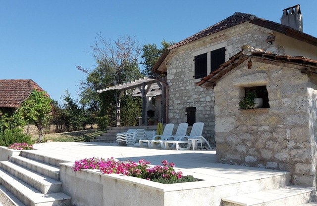 Chalet rural français restauré avec piscine chauffée et terrain paisible