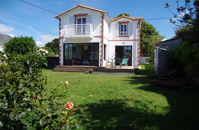 Maison restaurée au coeur du village et a 150m des plages et commerces