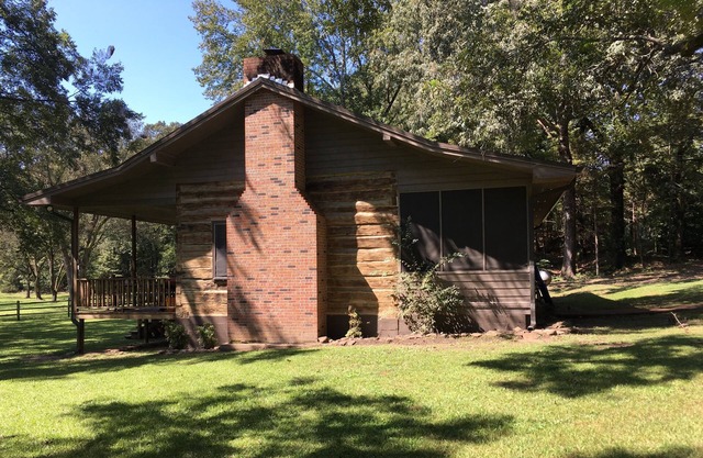 Cabane en rondins restaurée vers 1847. Situé à 20 minutes d'Oxford, MS.
