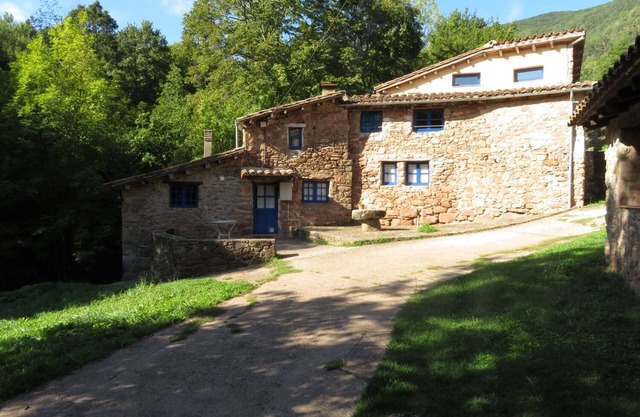 Ancien moulin restauré avec 2 chambres et piscine communautaire chauffée