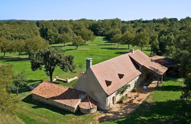Ferme restaurée pierres-authenticité- 14 pers - Nature-Piscine privée sécurisée