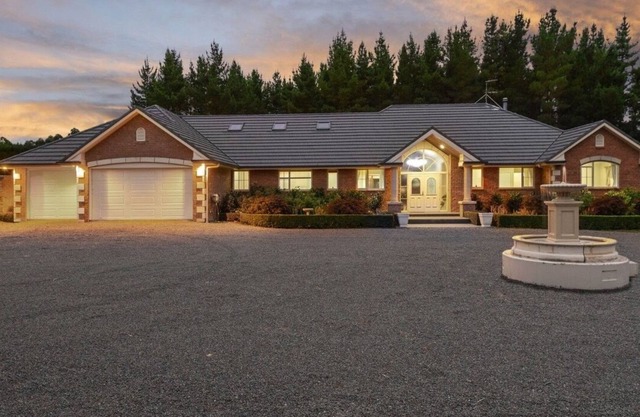 Retreat in Secluded Farm House with Private Pool and Spa