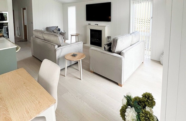 Retreat Lodge (3 Bed)