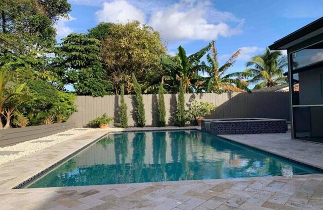 RETREAT with SALT WATER HEATED POOL & SPA. SPRING AVAILABLE !