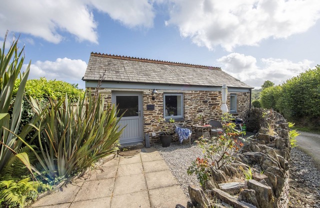 Retreat with the one you love to this rural, dog-friendly cottage. Spice Barn exudes luxury, whilst